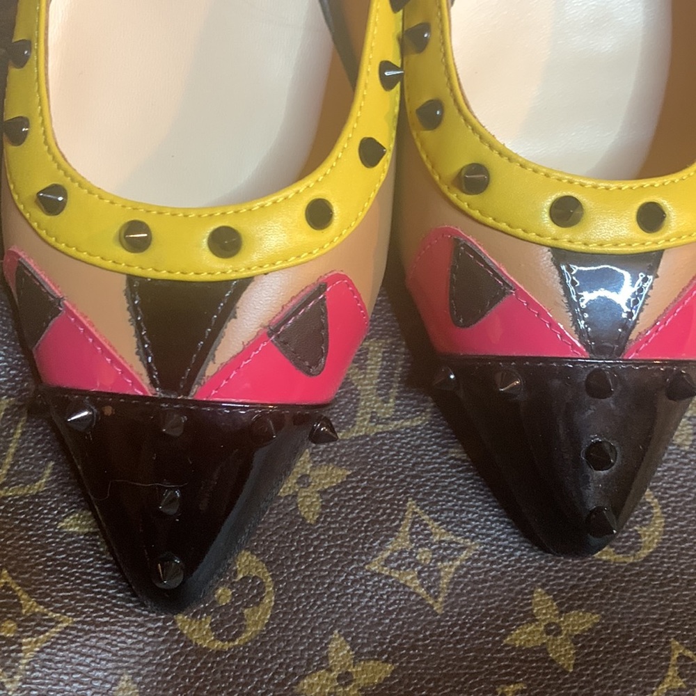 Unusual Shoes - image 3